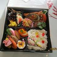 味わってくれる人がいてこそ。ひたすら健康を願って作ります。
米は佐原・椎名さんのこしひかり、野菜は大地の旬を第一に。
