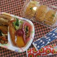 千葉県香取市・米農家・椎名さんの丹精込められた
「こしひかり」と、
千葉県君津市・雑穀米発信元祖・石川商店さんの
「福っくら御膳」（13穀米）が見事に溶け合い健康を支えてくれます。野菜、魚肉類も品質第一。