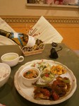 すべてのメニュ-に千葉香取産コシヒカリ&千葉君津産13穀米を使用。
火・水・木曜日は+飲み物+デザ-トで¥1100
健康配慮のバランスに優れたメニュ-内容です。