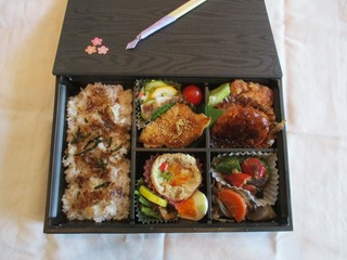 テイクアウト＜かくれんぼ・四季彩弁当＞🌸ご注文承ります💛