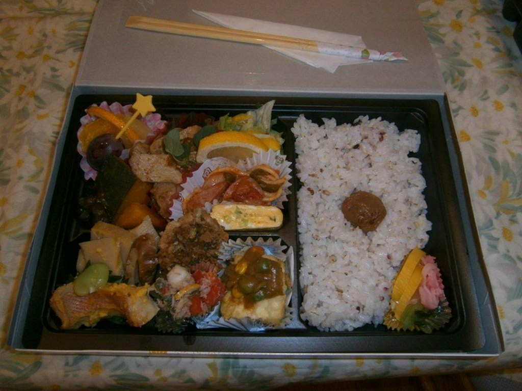 ある日の特注弁当副食も相談の上