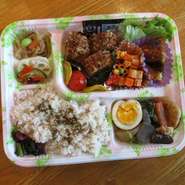 毎日変わる副菜と健康13穀米 「かくれんぼ弁当」
