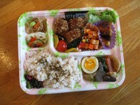 普段使い（850円）、ちょっとした催事（1200円）、幼児向き（500円）など用途に合わせて承ります。写真はある日の850円弁当。（アレルギ－対応可）