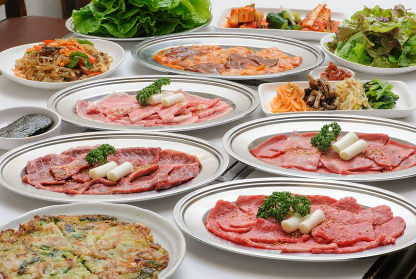 宴会個室は最大50名様完備。焼肉&飲み放題コース 4900円〜