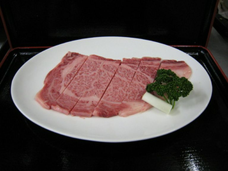 周りを気にせず過ごせる個室で、老舗ならではの焼肉をご堪能あれ