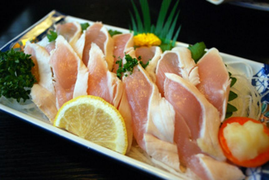 美味！！とりわさです。にんにく醤油でどうぞ