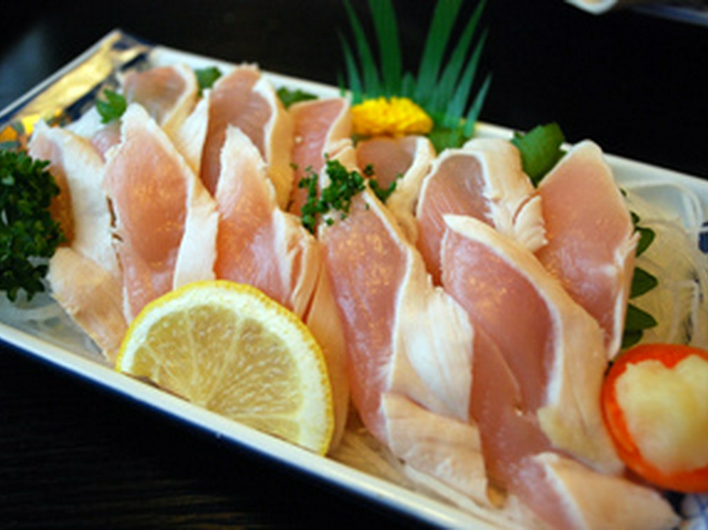 美味！！とりわさです。にんにく醤油でどうぞ