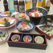 若駒では、日本料理によくあう、久保田「萬寿」や「紅寿」、地酒では純米生酒「杉並木」など、日本酒にもこだわっています。その他、季節限定のお酒も多数ご用意しております。