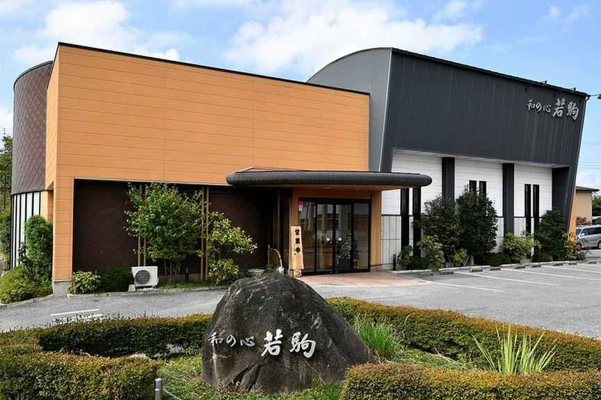 お洒落な店内は、笑顔とお料理と、幸せの一期一会