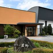 　カップルやお友達、ご家族にご親族など、お洒落でゆったりとした店内は、美味しい料理とお酒で、幸せなひとときをお約束いたします。