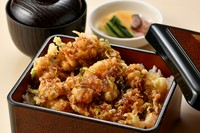 かき揚げ天重・赤出汁・香の物・デザート