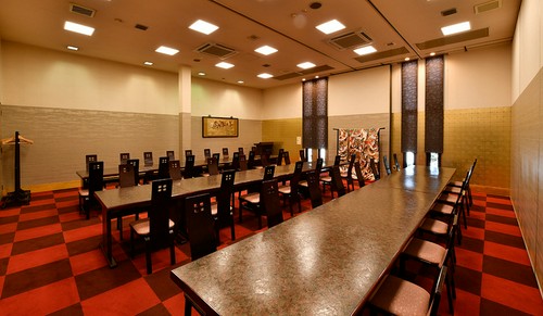 大宴会場を2/3に仕切ることもできます（50名様前後）