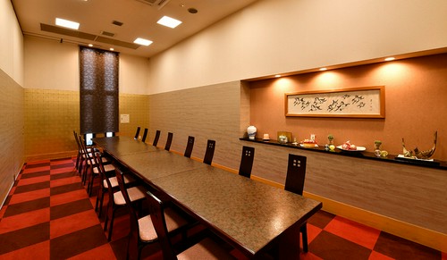 大宴会場を1/3に仕切れば、20名様前後の会場になります