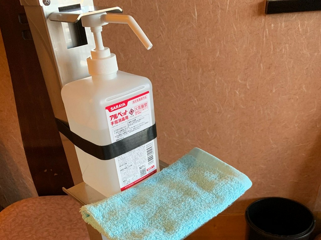 アルコール消毒液を設置しています