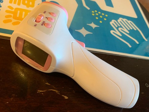 非接触型体温計を準備しております