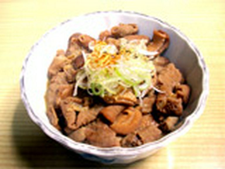 口の中でとろけるモツ煮