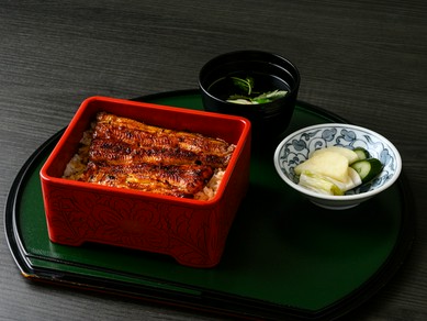 ご家族揃ってのお食事にも◎ふっくらうなぎを甘辛いタレで