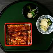 当店のうな重は「松・竹・梅」ではなく「もみじ・いちょう・うめ」。どちらもリーズナブルな価格で、新鮮でおいしいうな重を召し上がっていただけます。