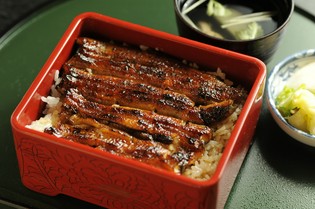 生きたうなぎを毎日仕入れて調理した『うな重　いちょう』