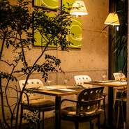 住宅地の静かな場所にありますが、店内はあたたかみのある家庭的な雰囲気です。ご夫婦やファミリーなどお気軽にお越し下さい。ご年配のお客様にも御支持いただいております。