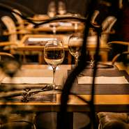 かしこまらず、でもおしゃれに気軽に食事を楽しみたい…。そんな方にぴったりの隠れ家的レストラン。お店の場所はわかりにくいですが、穴場のお店を見つけた特別感があります！