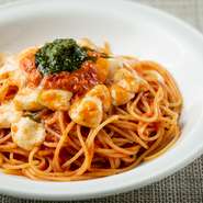 水牛モッツァレラとバジリコのトマトソーススパゲティ