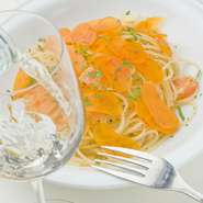 ボッタルガ(イタリアのカラスミ)とにんにくのスパゲティ