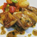 岩手産 ほろほろ鳥モモ肉のグリル~新玉ねぎと生ハムのソース