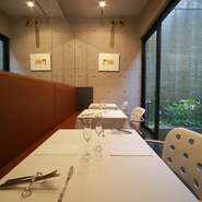 素材と料理にはこだわりつつ、気軽に入れるようなレストランを日々意識しています。お客様それぞれの好みに合わせてアレンジしたりメニューを選んでいただけるようなお店です。