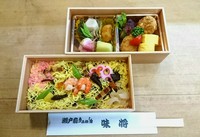 ばらちらしにおかずが付いたお手ごろなお弁当です。