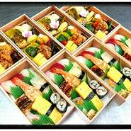 にぎりにおかずが付いたお手ごろなお弁当です。