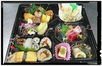 刺身が付いたお弁当になります。