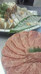 厳選した和牛、自家製のしゃぶたれ、ぽん酢でお召し上がりください。（2人前より）