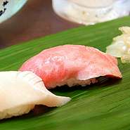 煮穴子、こはだ、煮はまぐり、蒸しあわび、山芋と海老をすりこんだ玉子など仕事もきっちりしています。