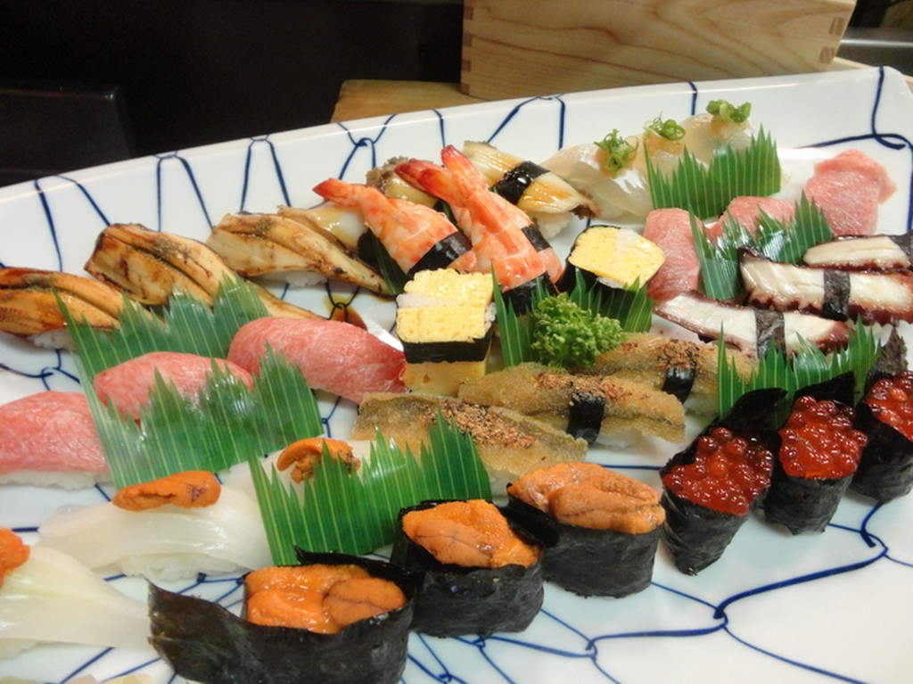 おまかせ握りです。その日の最高のネタを盛り合わせます。