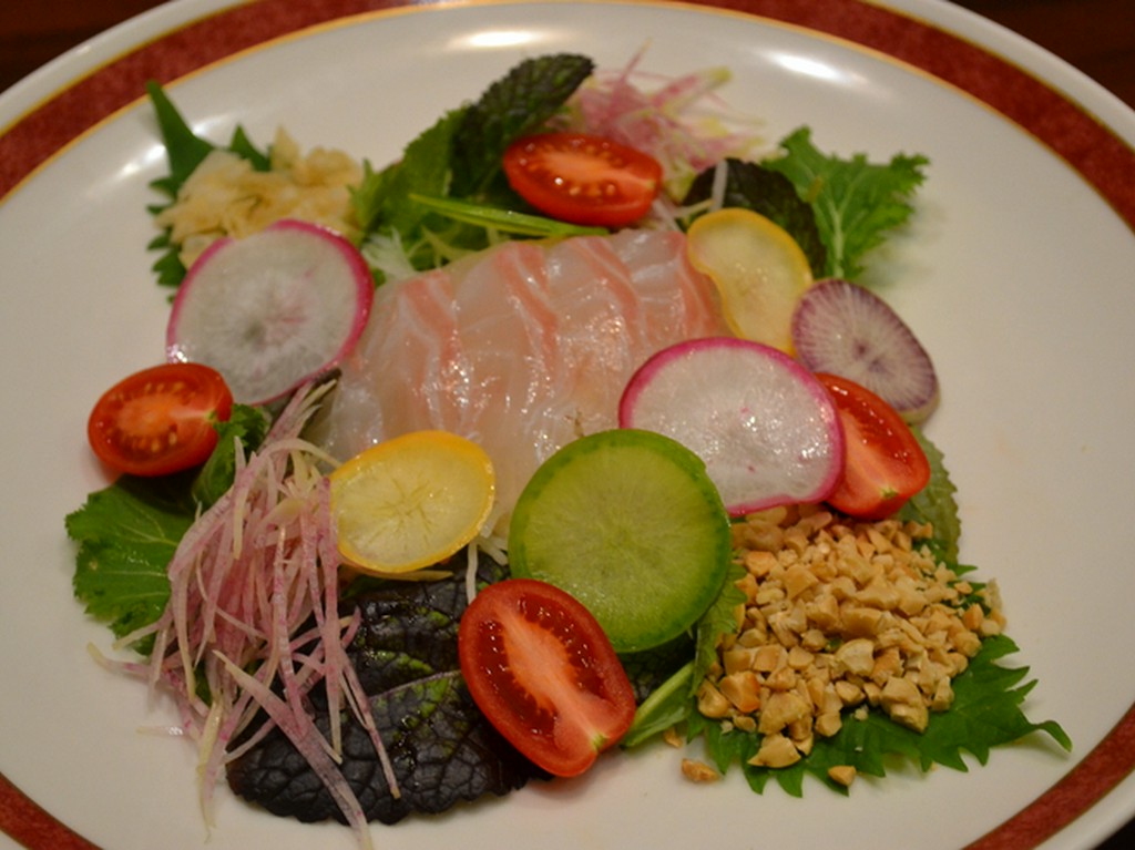 鯛の香港風お造り…彩り豊かに「春うらら」