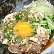 鶏とオクラのユッケ