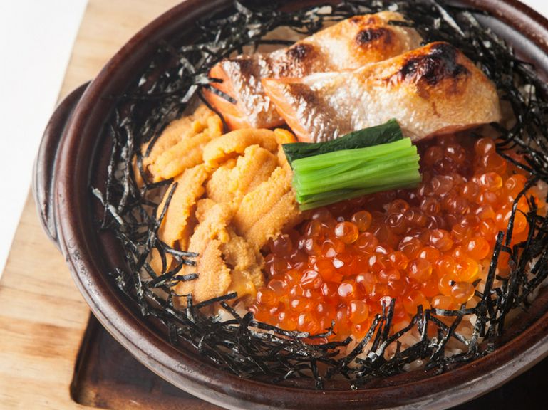 都会の喧騒を忘れる落ち着いた個室空間で新和食に舌鼓を…