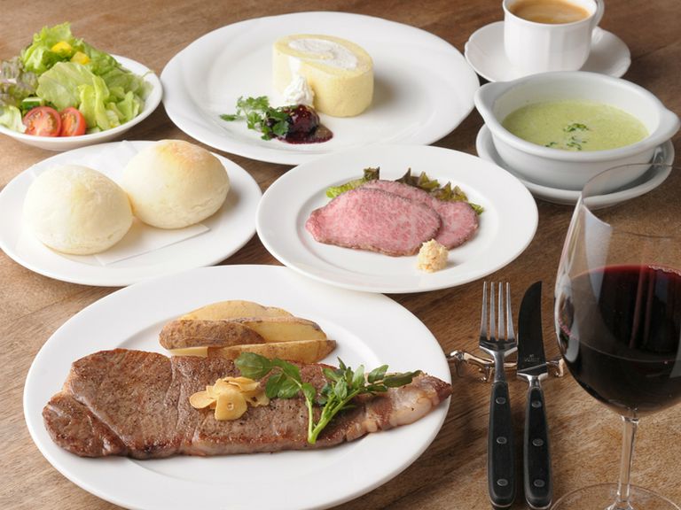 少し特別な日は、国産黒毛和牛ステーキコースとワインでお祝い