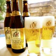 通常の1.5倍の時間で長期熟成されたクリーミーな泡。麦芽100％とホップの深いコクとキリリとした喉ごし。鼻に抜ける香りは格別です。飲み放題では、プレミアムな味わいを、こころゆくまで楽しめます。