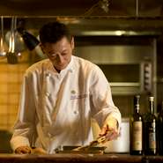 厨房にいるので、お客様と直接お話する機会はあまりないのですが、一皿一皿ていねいにおつくりしてご提供することが自分のおもてなしだと思っています。