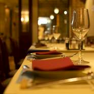 当店は、地上7階にありながらお庭があり、都会の喧騒から少し離れてゆったりとお過ごしいただけます。ゆっくり会話を楽しみたいおふたりでのご利用にぴったりだと思います。