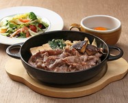 ・23品目サラダ
・すき焼《100g》
・御飯 香物、お椀

《150g》6600円もございます。
