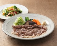・23品目サラダ
・バタ焼《100g》
・御飯 香物、お椀

《150g》6600円もございます。