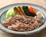 トマトサラダ、バタ焼、御飯 香物、お椀

《150ｇ》4070円もございます。