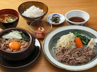 ・トマトサラダ
・牛ロースバタ焼(75g) ~辛子醤油~
・牛ロースすき焼(75g)
・御飯 香物、お椀
