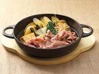 トマトサラダ、すき焼、御飯 香物、お椀
《すき焼150g》4180円もございます。
《豚ロース120g》2750円もございます。