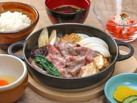 トマトサラダ、すき焼100g、御飯 香物、お椀、
｟150g｠6600円もございます。