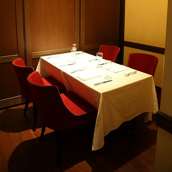 12名様までご利用いただける個室は、ご会食やご接待にも活躍