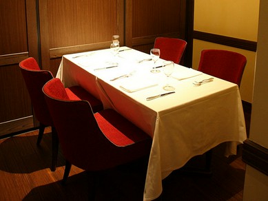 12名様までご利用いただける個室は、ご会食やご接待にも活躍
